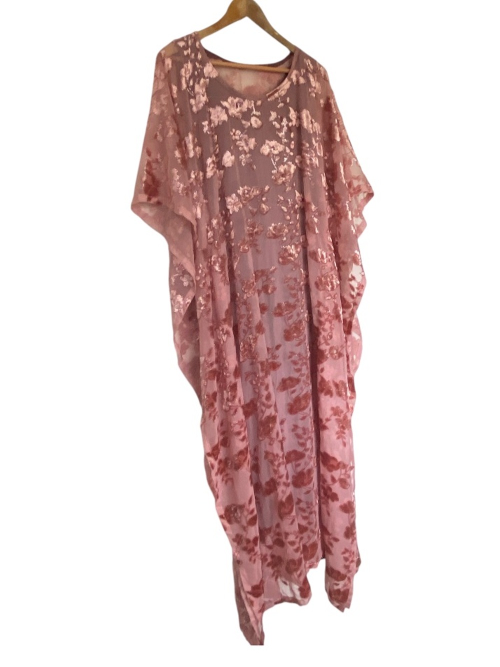 SOTERA’S Rose Velour Floral Caftan Size M
